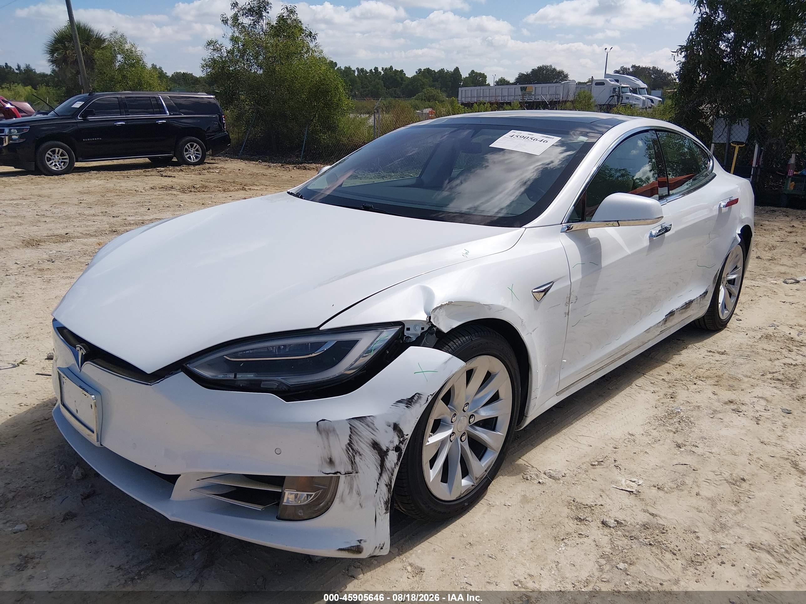 2018 Tesla Model S   White vin: 5YJSA1E24JF264363
