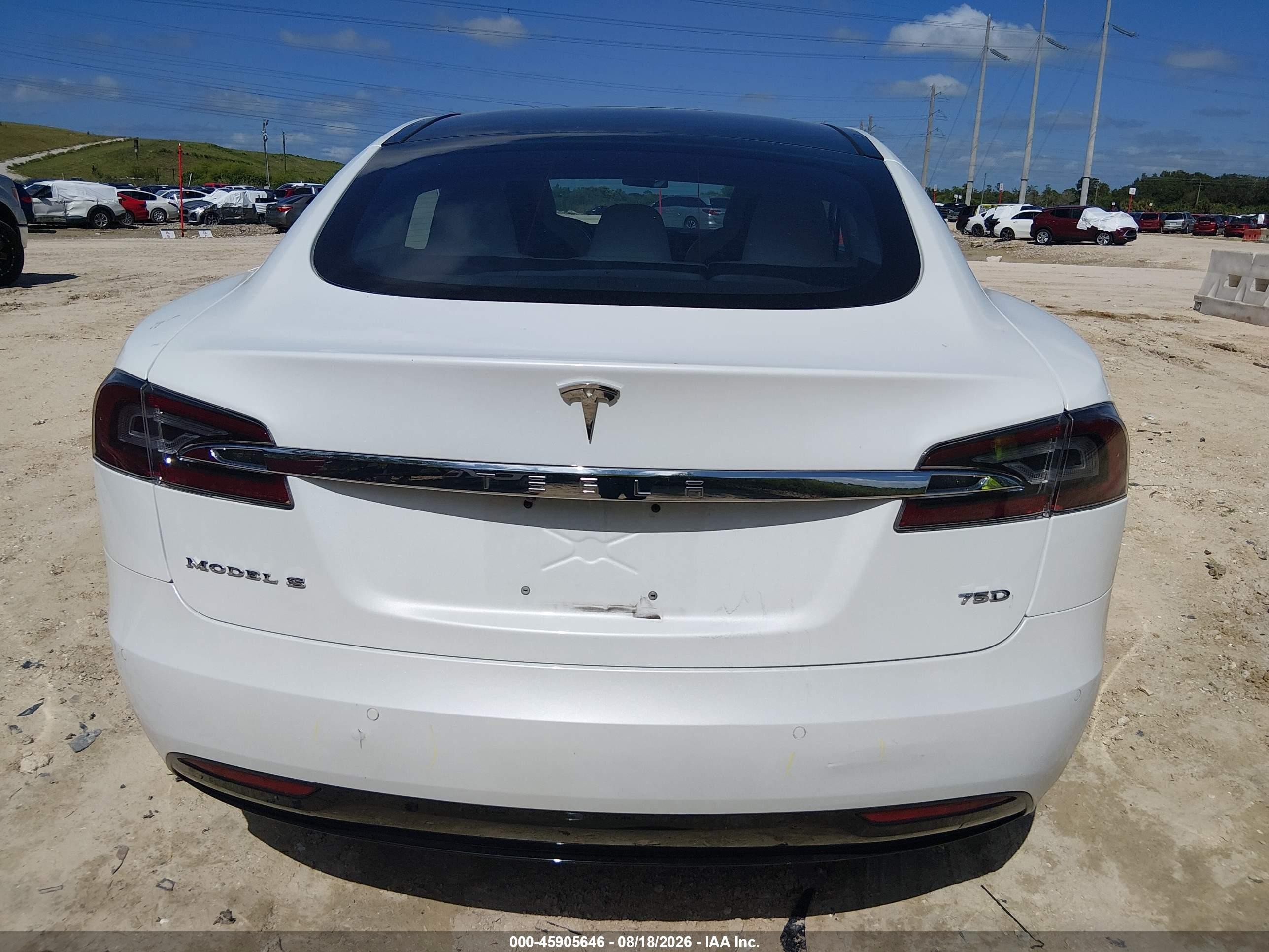 2018 Tesla Model S   White vin: 5YJSA1E24JF264363