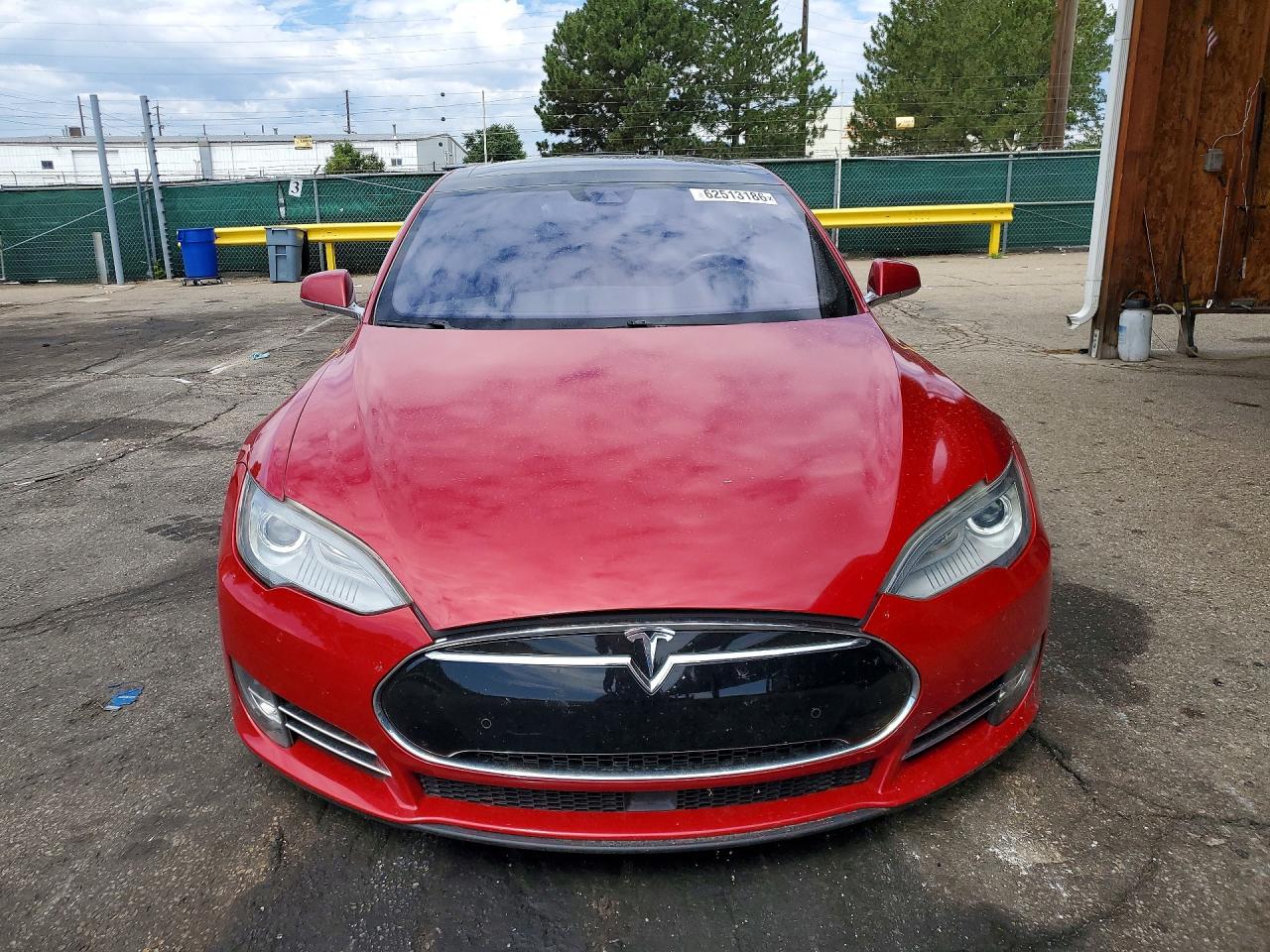 2015 Tesla Model S Красный vin: 5YJSA1E25FF114902