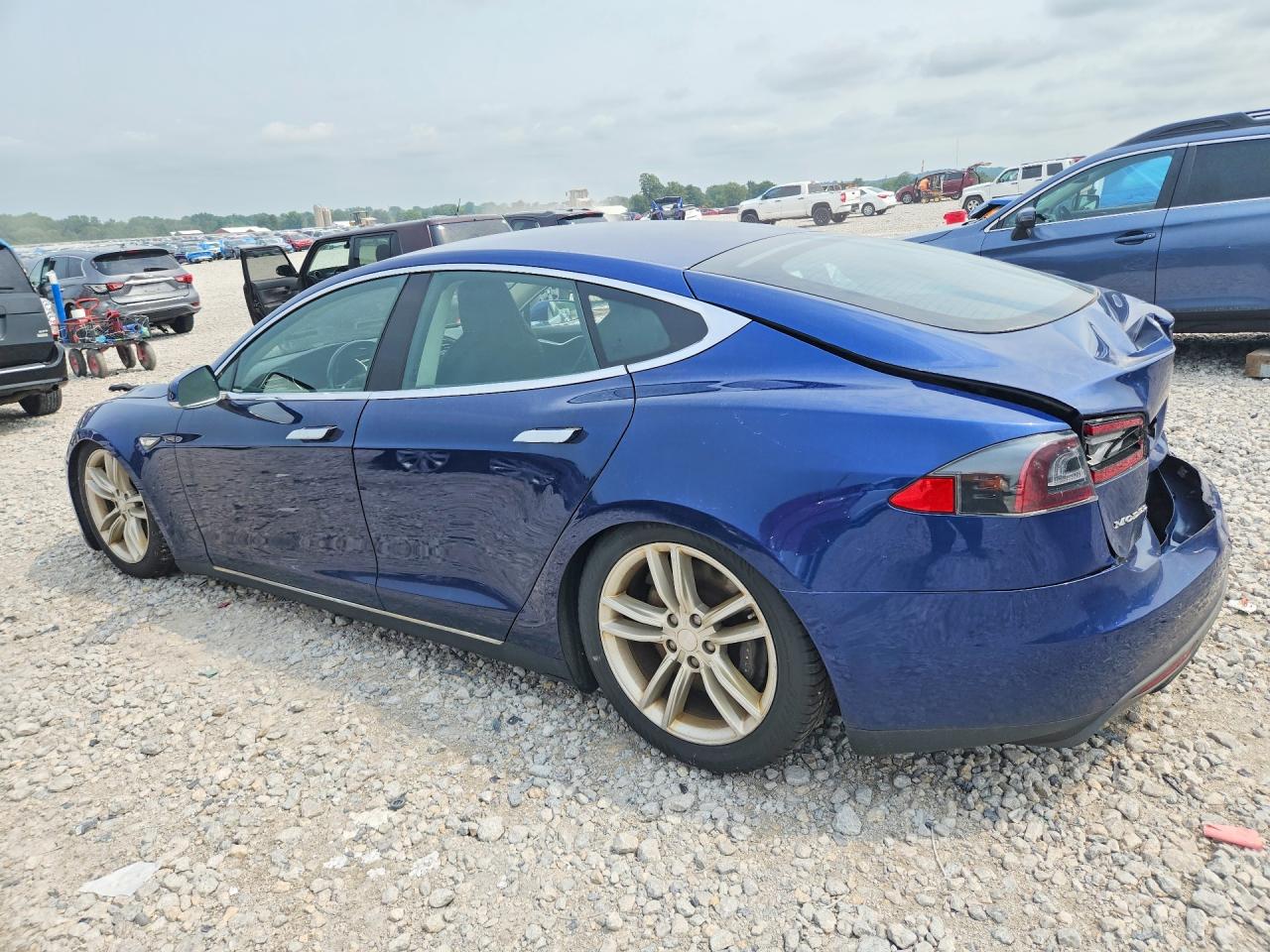 2015 Tesla Model S Blue vin: 5YJSA1E25FF116147