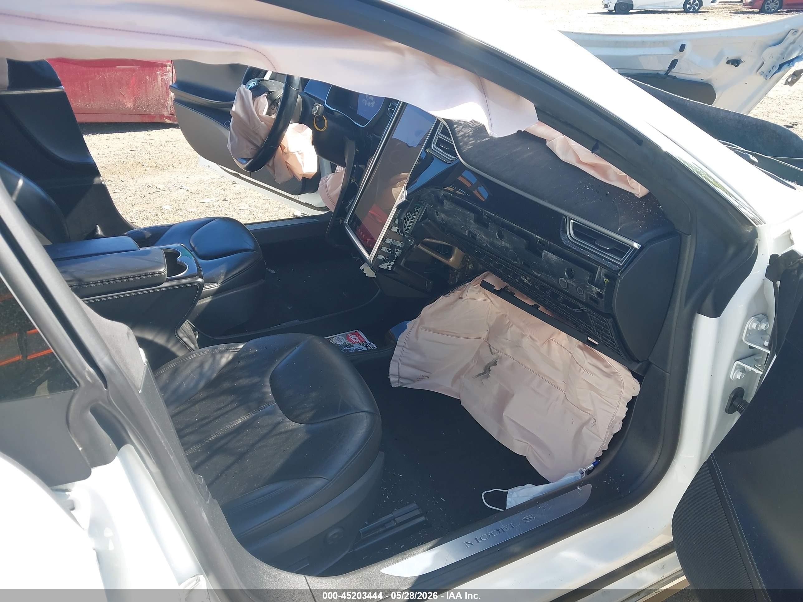 2015 Tesla Model S   White vin: 5YJSA1E26FF118828