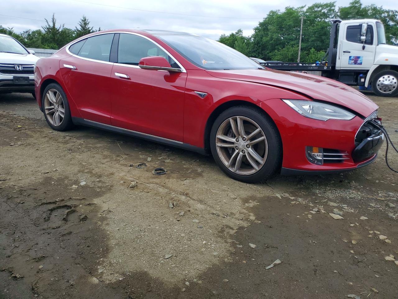 2015 Tesla Model S Red vin: 5YJSA1E27FF102735