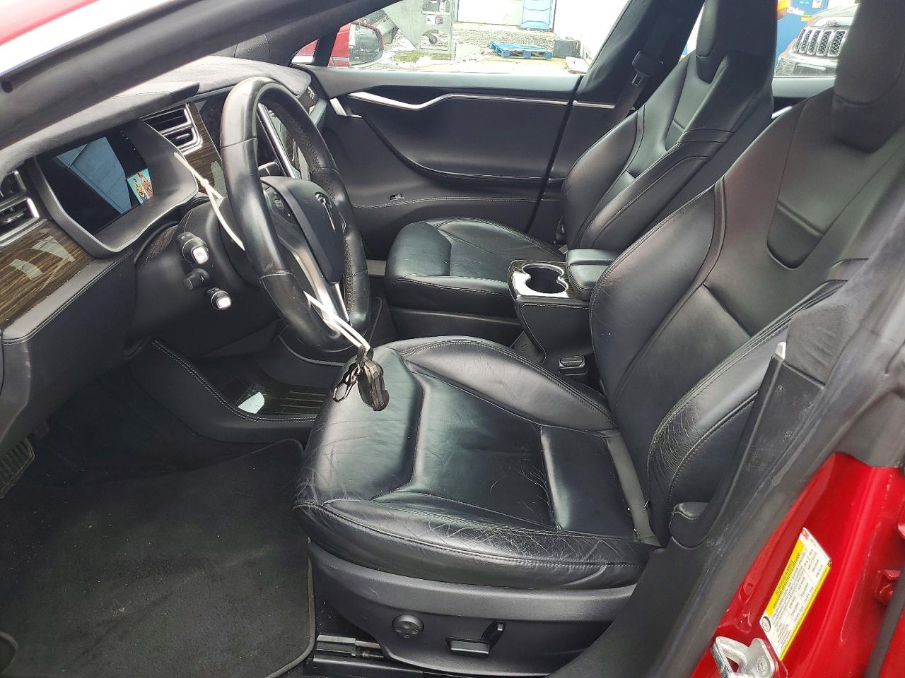2015 Tesla Model S Red vin: 5YJSA1E27FF102735
