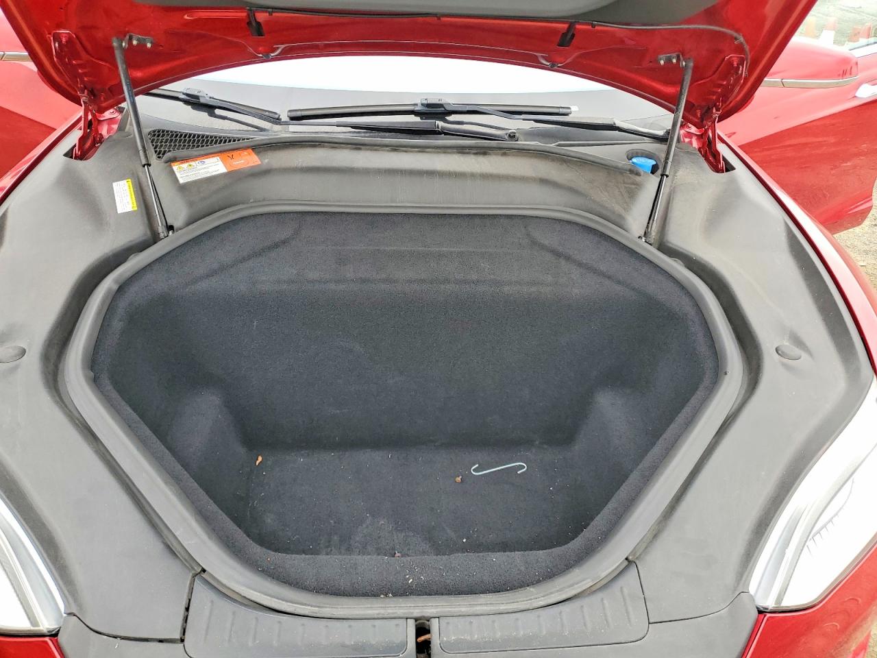 2015 Tesla Model S Red vin: 5YJSA1E27FF102735