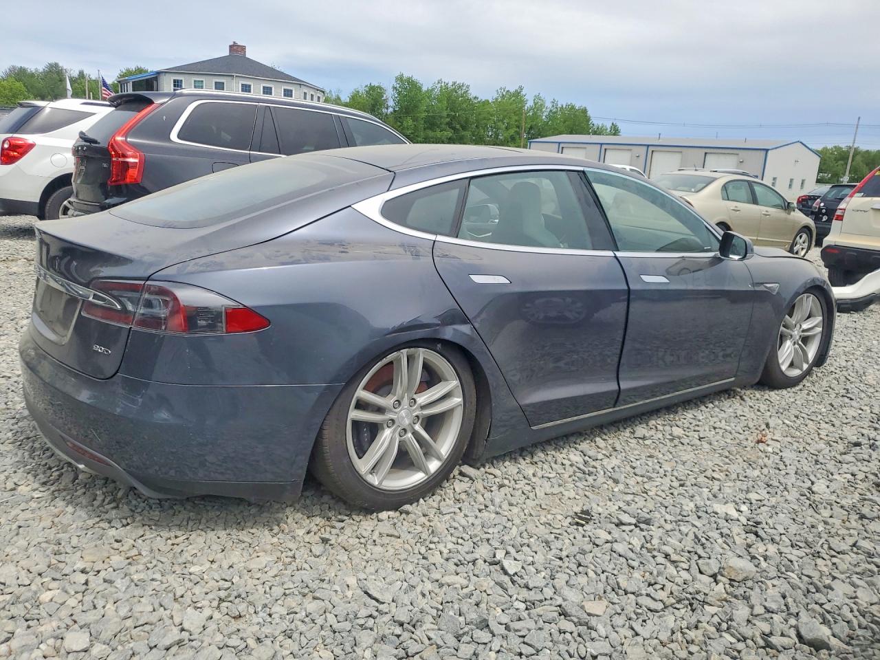2015 Tesla Model S Серый vin: 5YJSA1E27FF116845