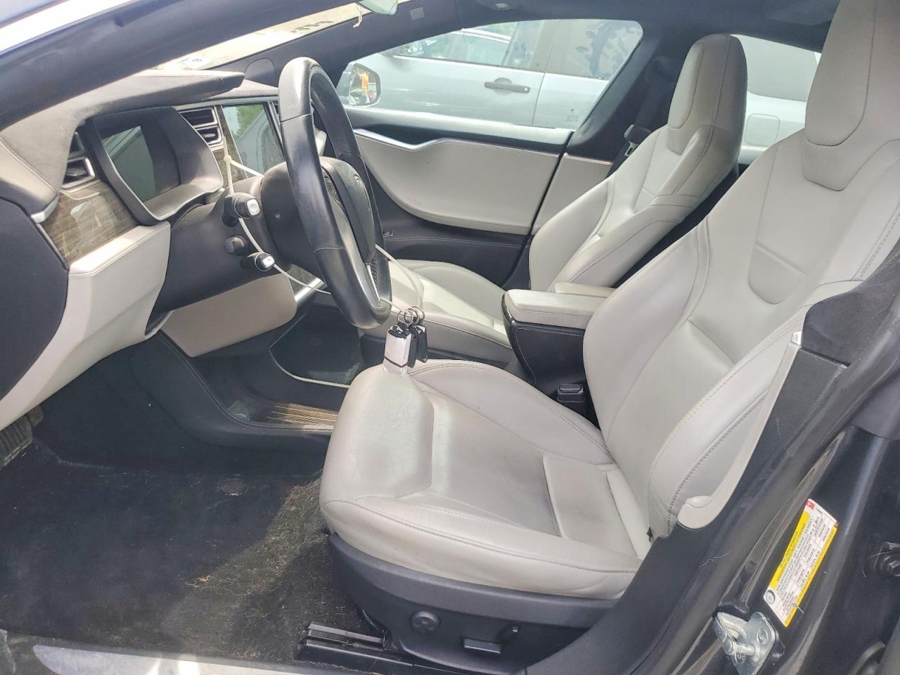 2015 Tesla Model S Серый vin: 5YJSA1E27FF116845