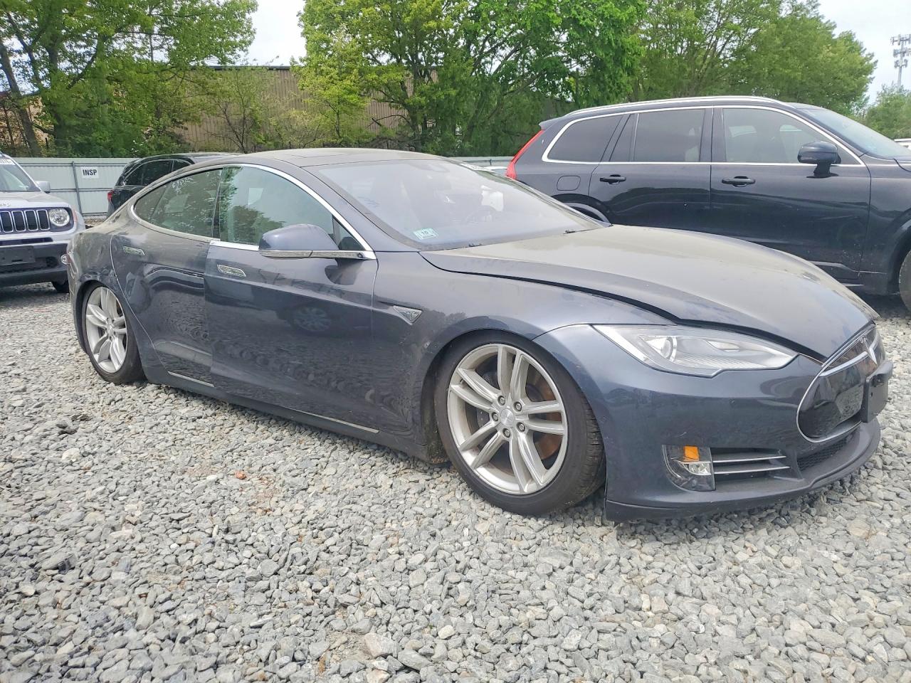 2015 Tesla Model S Серый vin: 5YJSA1E27FF116845