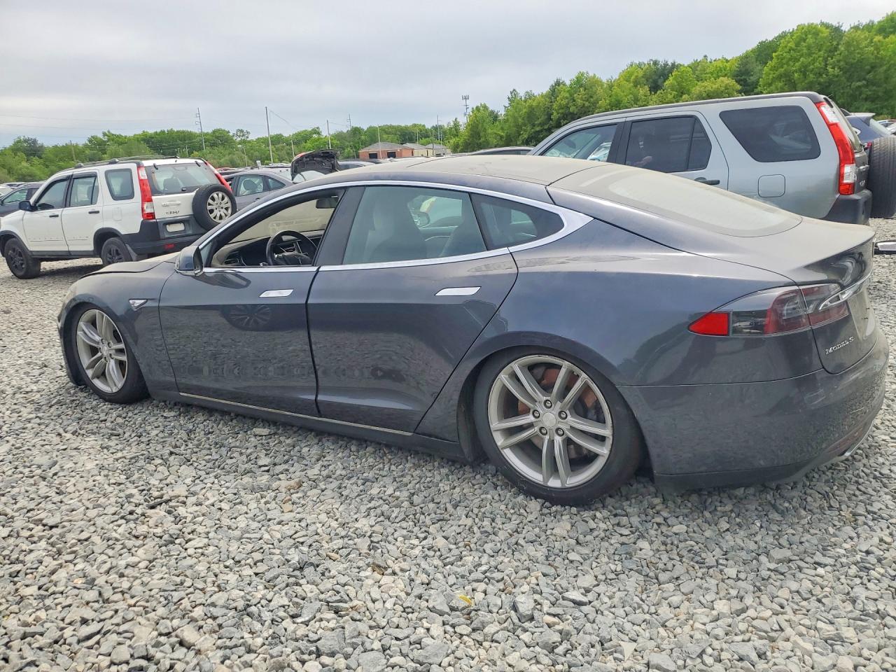 2015 Tesla Model S Серый vin: 5YJSA1E27FF116845