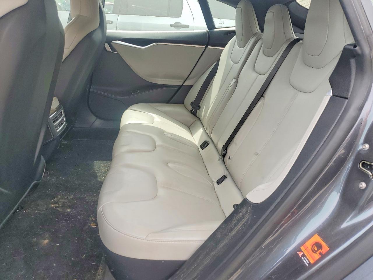 2015 Tesla Model S Серый vin: 5YJSA1E27FF116845