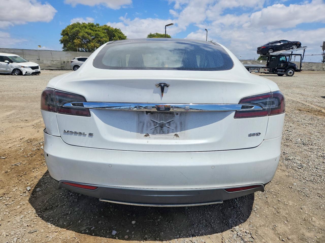 2015 Tesla Model S White vin: 5YJSA1E28FF118930