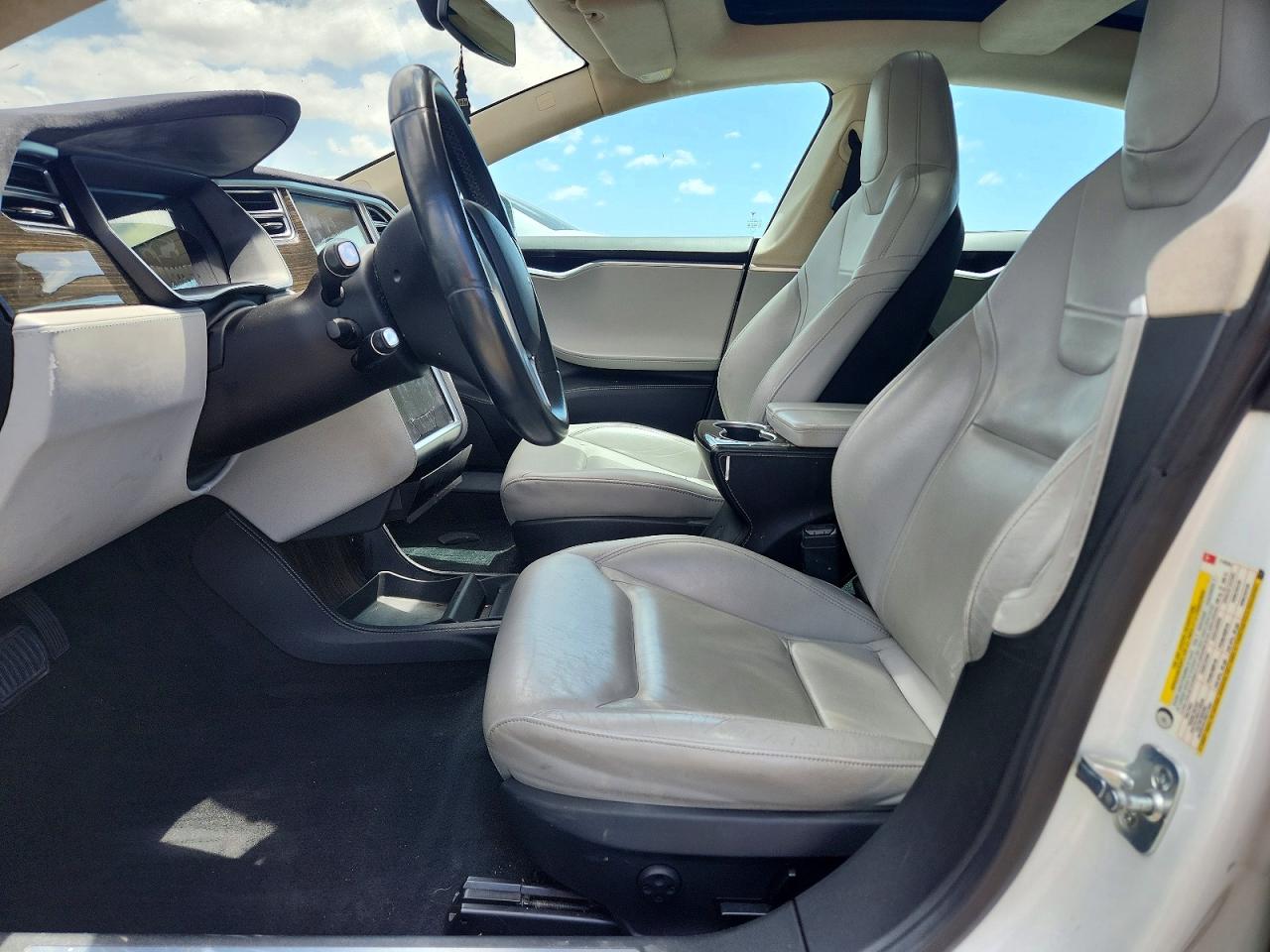 2015 Tesla Model S White vin: 5YJSA1E28FF118930