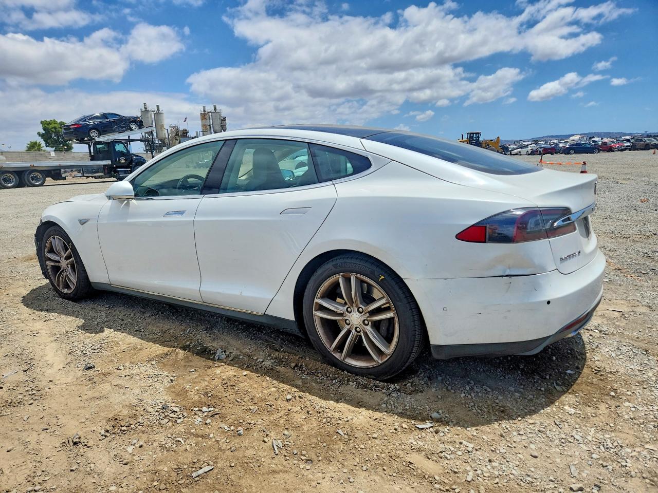 2015 Tesla Model S White vin: 5YJSA1E28FF118930