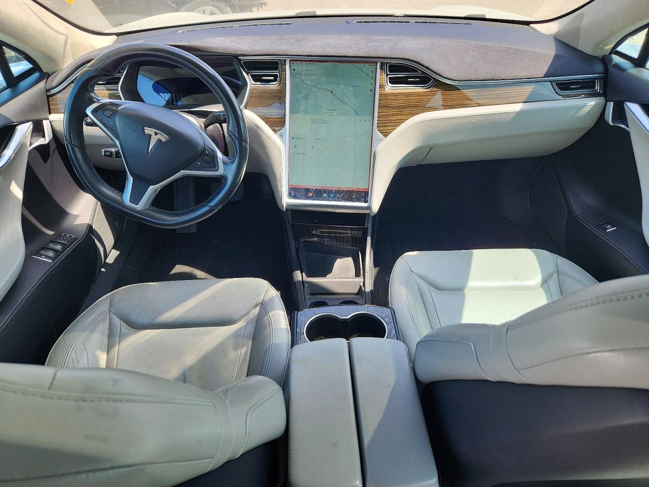 2015 Tesla Model S White vin: 5YJSA1E28FF118930