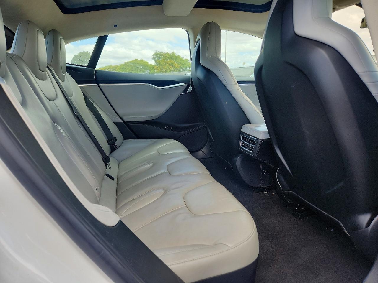 2015 Tesla Model S White vin: 5YJSA1E28FF118930