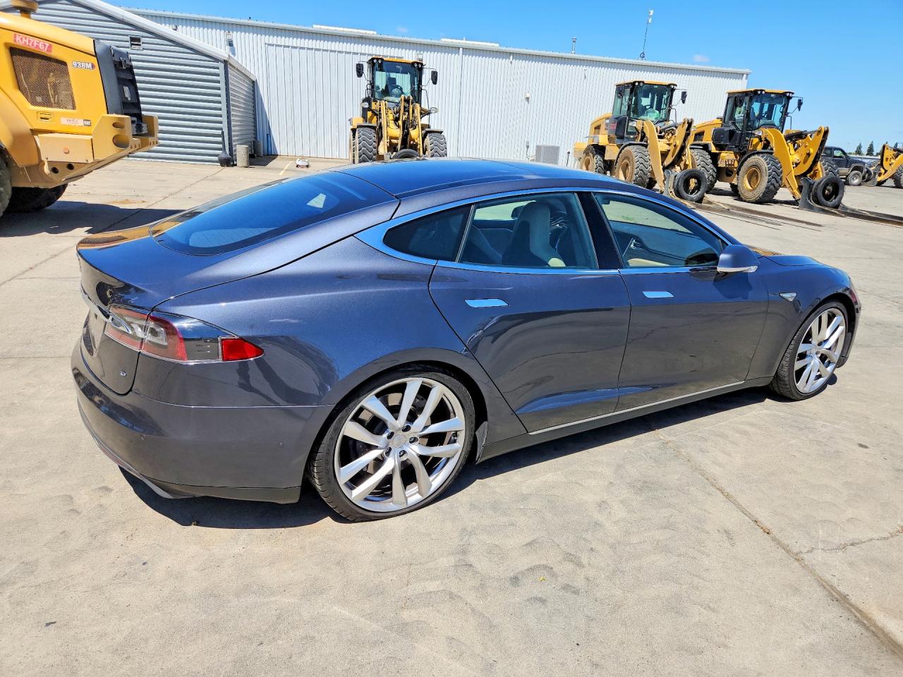 2015 Tesla Model S Серый vin: 5YJSA1E29FF119696