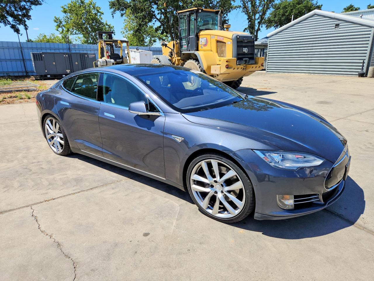 2015 Tesla Model S Серый vin: 5YJSA1E29FF119696