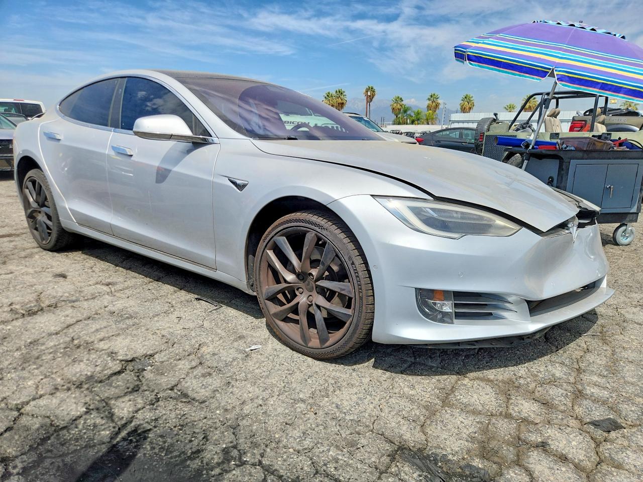 2018 Tesla Model S Серебряный vin: 5YJSA1E29JF247459