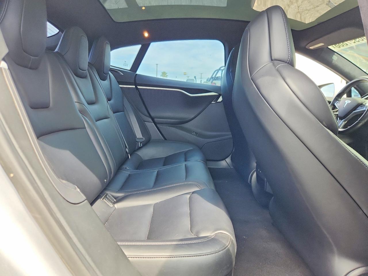 2018 Tesla Model S Серебряный vin: 5YJSA1E29JF247459