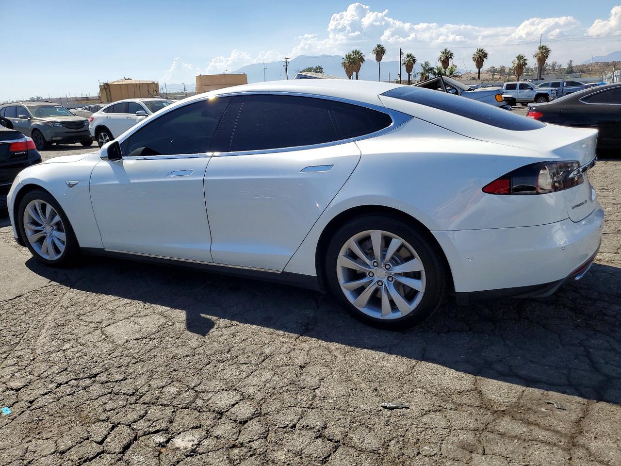 2015 Tesla Model S White vin: 5YJSA1E2XFF103720