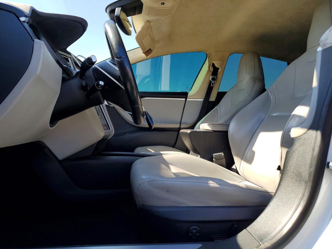 2015 Tesla Model S White vin: 5YJSA1E2XFF103720