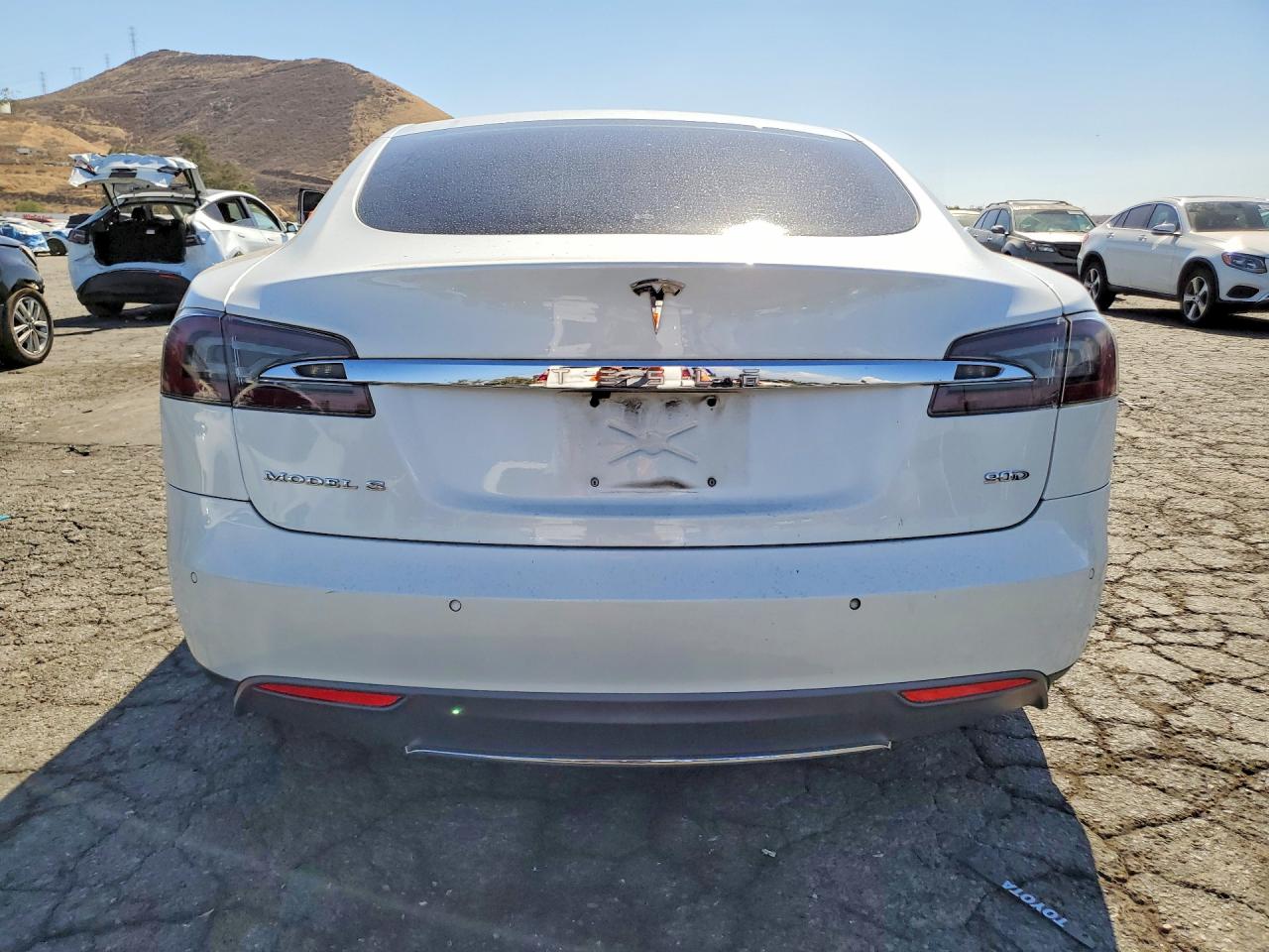 2015 Tesla Model S White vin: 5YJSA1E2XFF103720