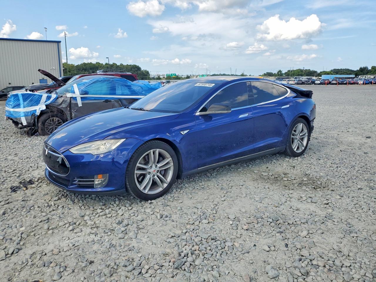 2015 Tesla Model S Blue vin: 5YJSA1E2XFF105337