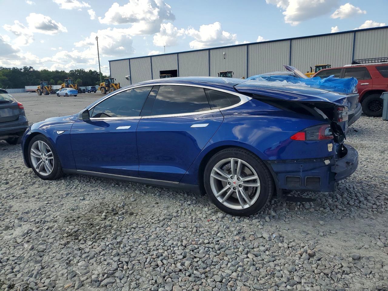 2015 Tesla Model S Blue vin: 5YJSA1E2XFF105337