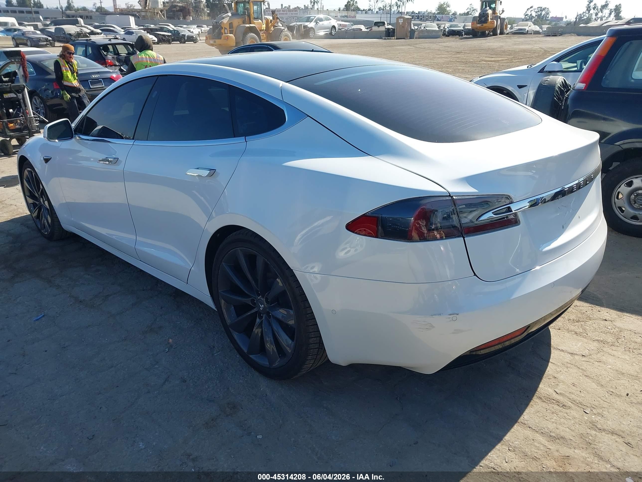 2020 Tesla Model S Long Range Dual Motor All-wheel Drive/long Range Plus Dual Motor All-wheel Drive White vin: 5YJSA1E2XLF415452