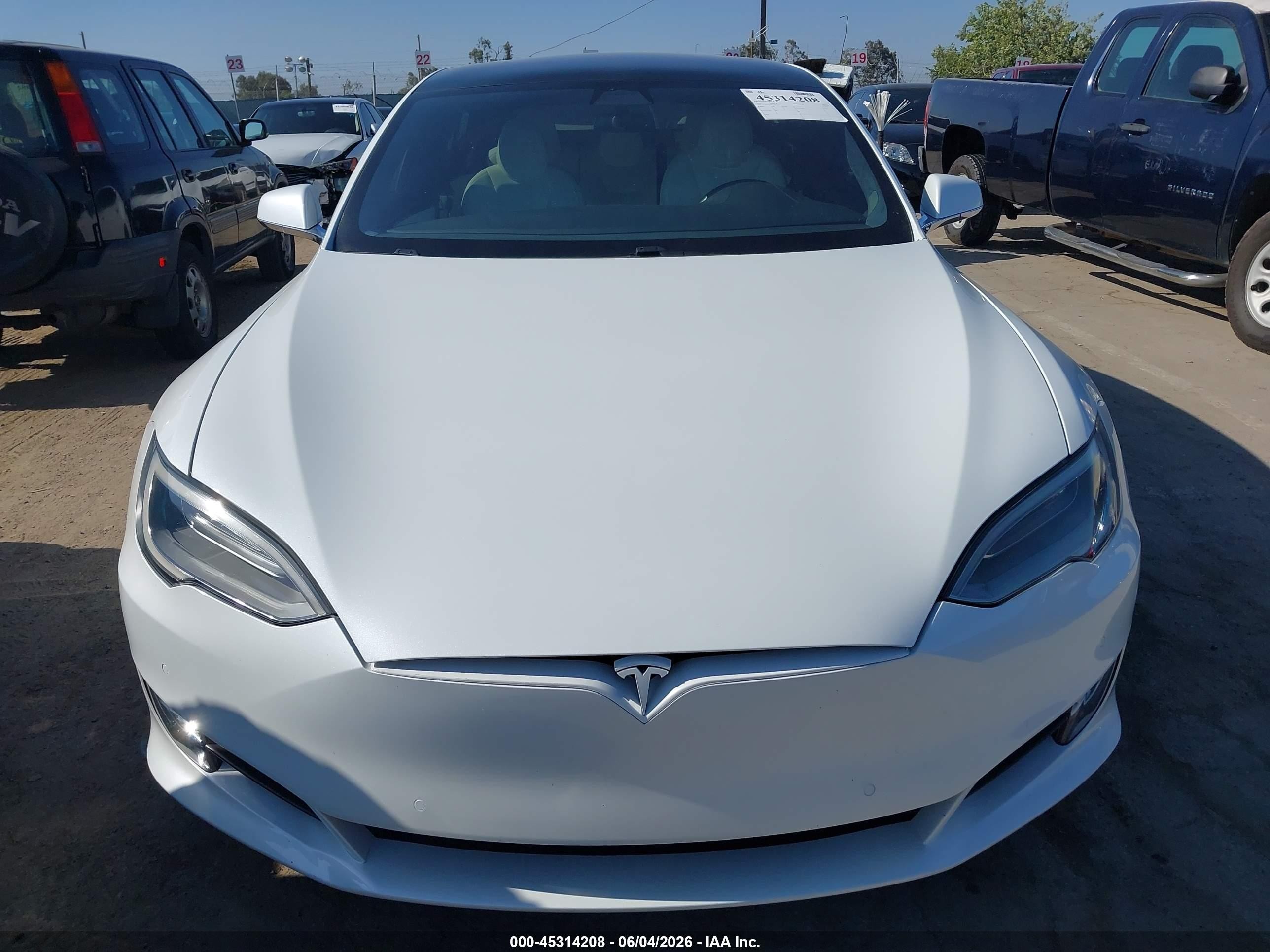 2020 Tesla Model S Long Range Dual Motor All-wheel Drive/long Range Plus Dual Motor All-wheel Drive White vin: 5YJSA1E2XLF415452