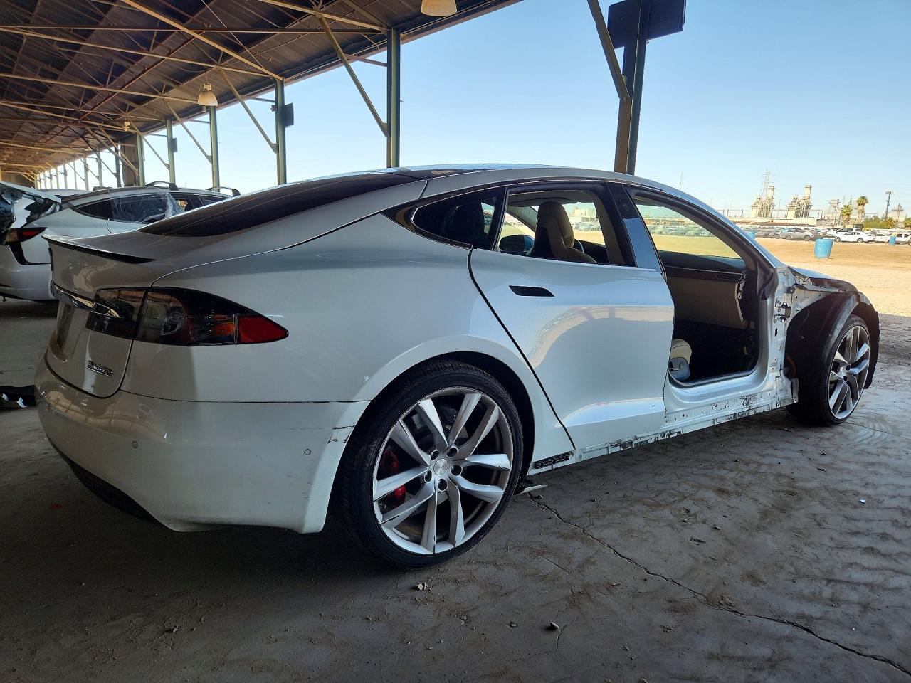2016 Tesla Model S White vin: 5YJSA1E41GF169995