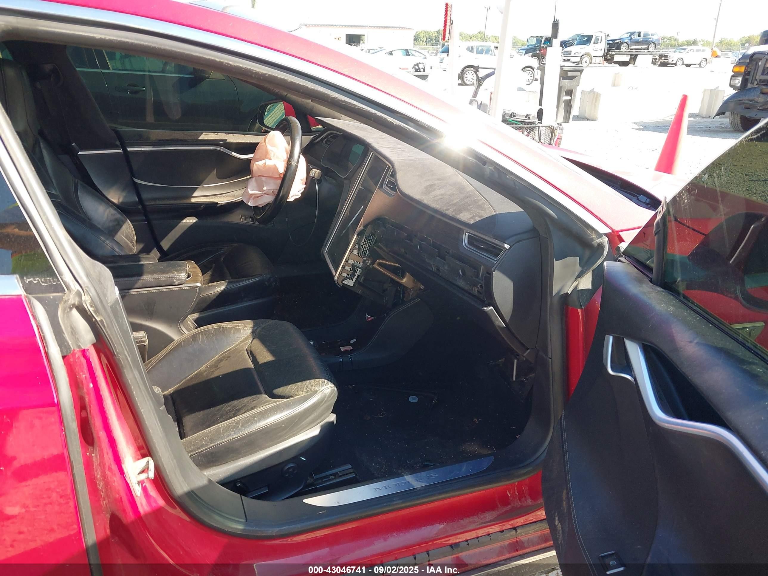 2015 Tesla Model S 85d/p85d Red vin: 5YJSA1E42FF102675