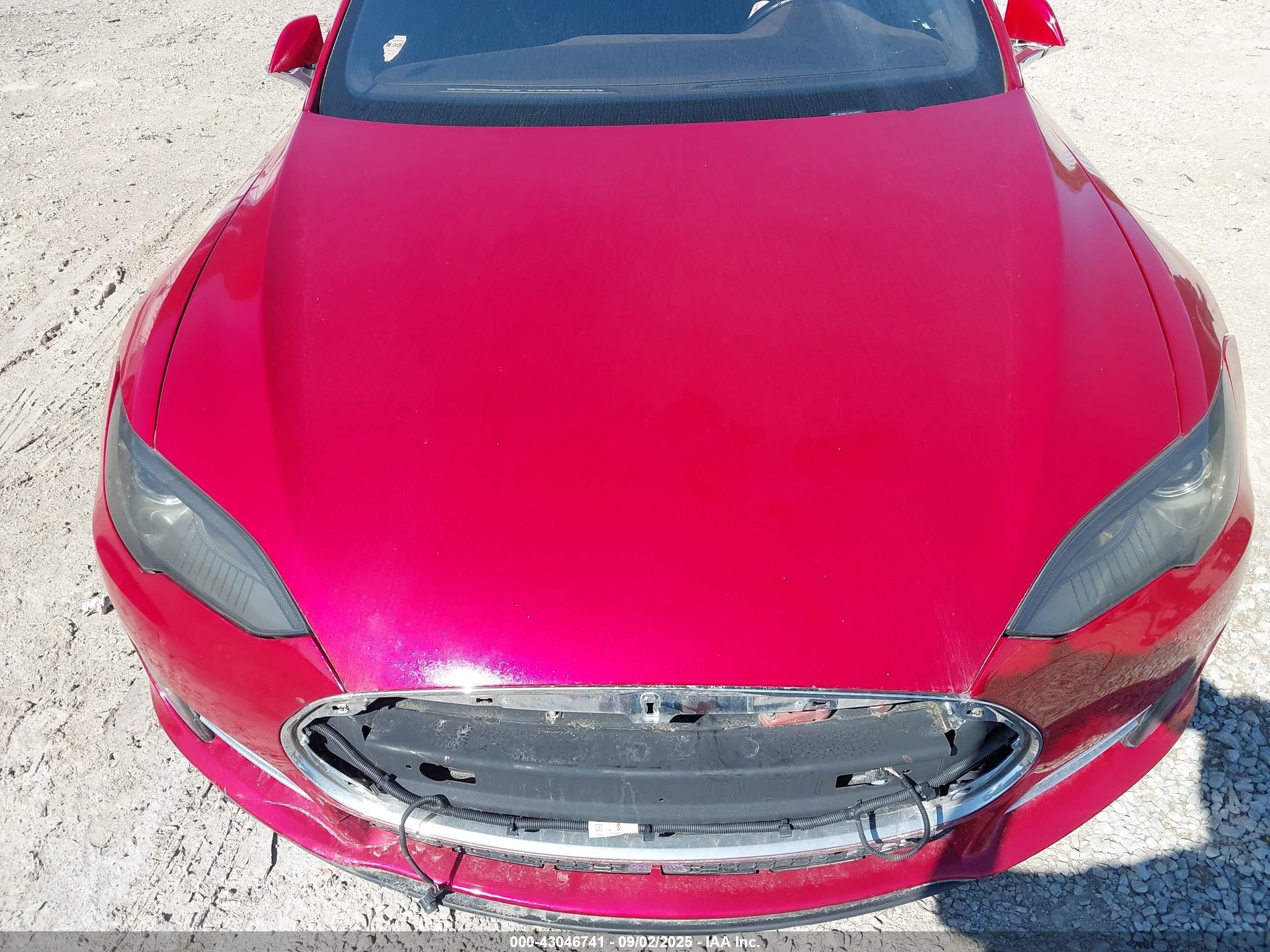 2015 Tesla Model S 85d/p85d Red vin: 5YJSA1E42FF102675