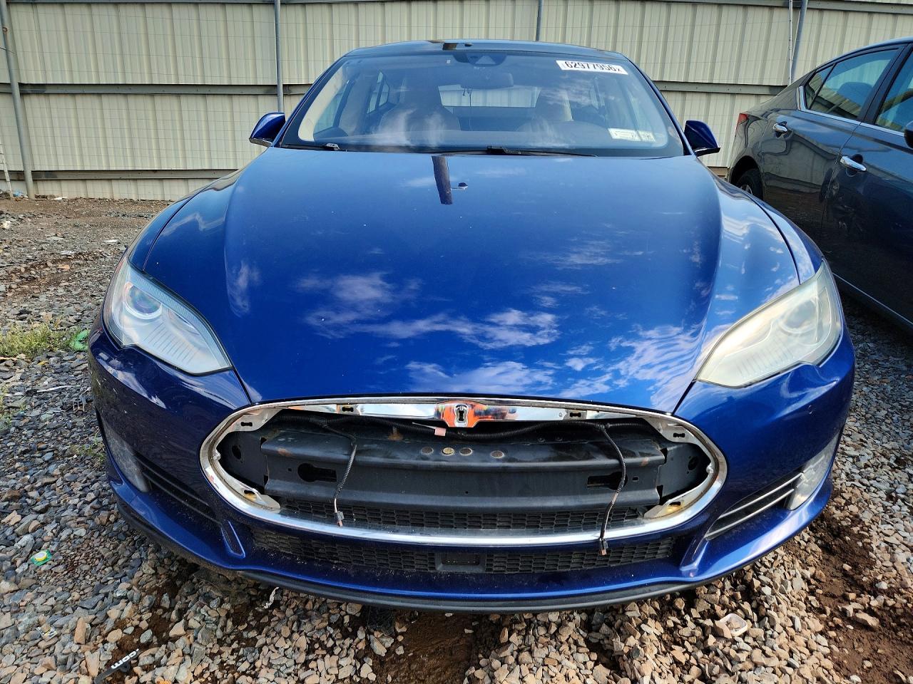 2015 Tesla Model S Blue vin: 5YJSA1E47FF114353