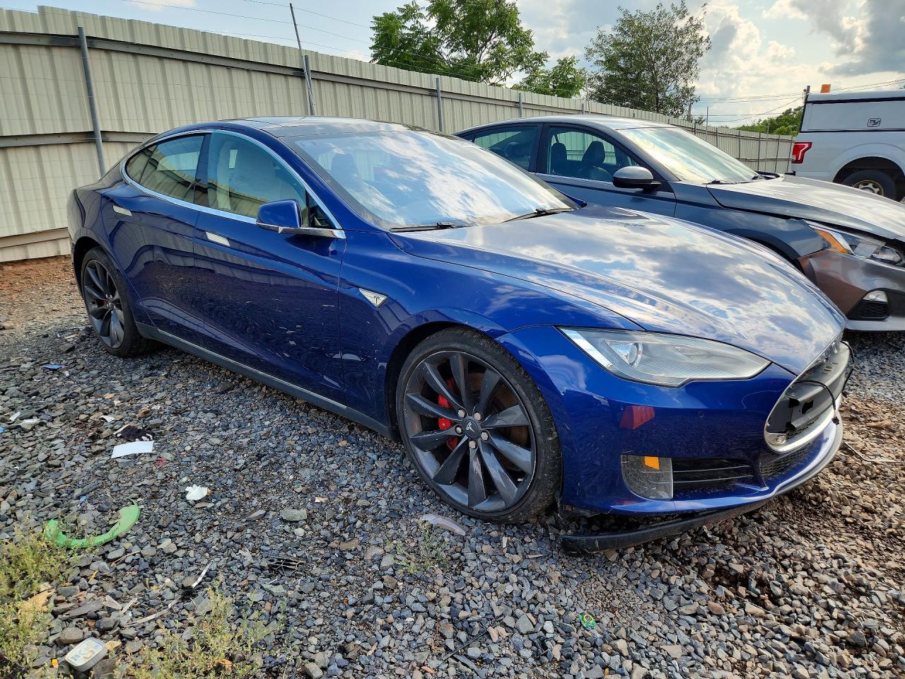 2015 Tesla Model S Blue vin: 5YJSA1E47FF114353