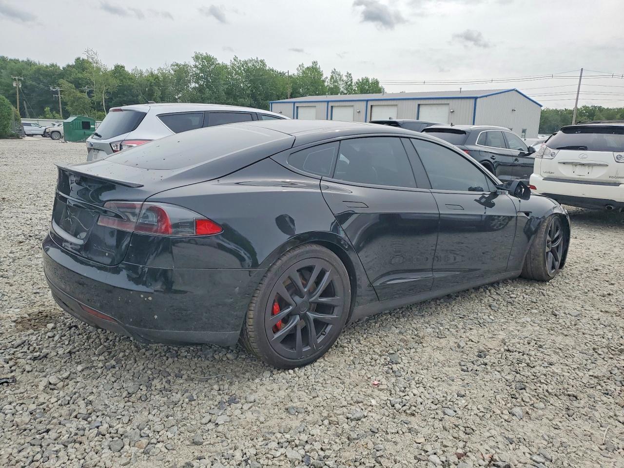 2015 Tesla Model S Черный vin: 5YJSA1E4XFF112726