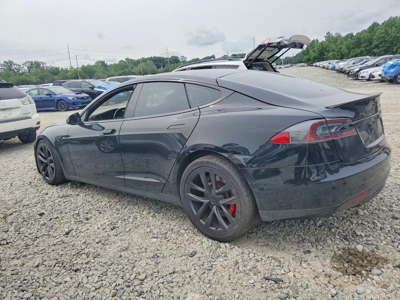 2015 Tesla Model S Черный vin: 5YJSA1E4XFF112726