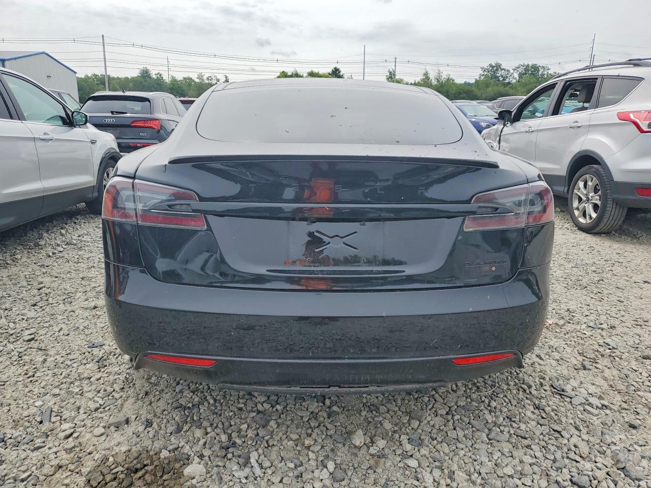 2015 Tesla Model S Черный vin: 5YJSA1E4XFF112726