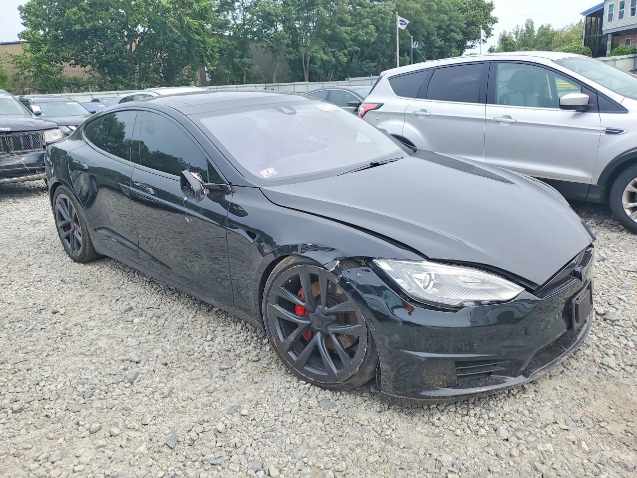 2015 Tesla Model S Черный vin: 5YJSA1E4XFF112726