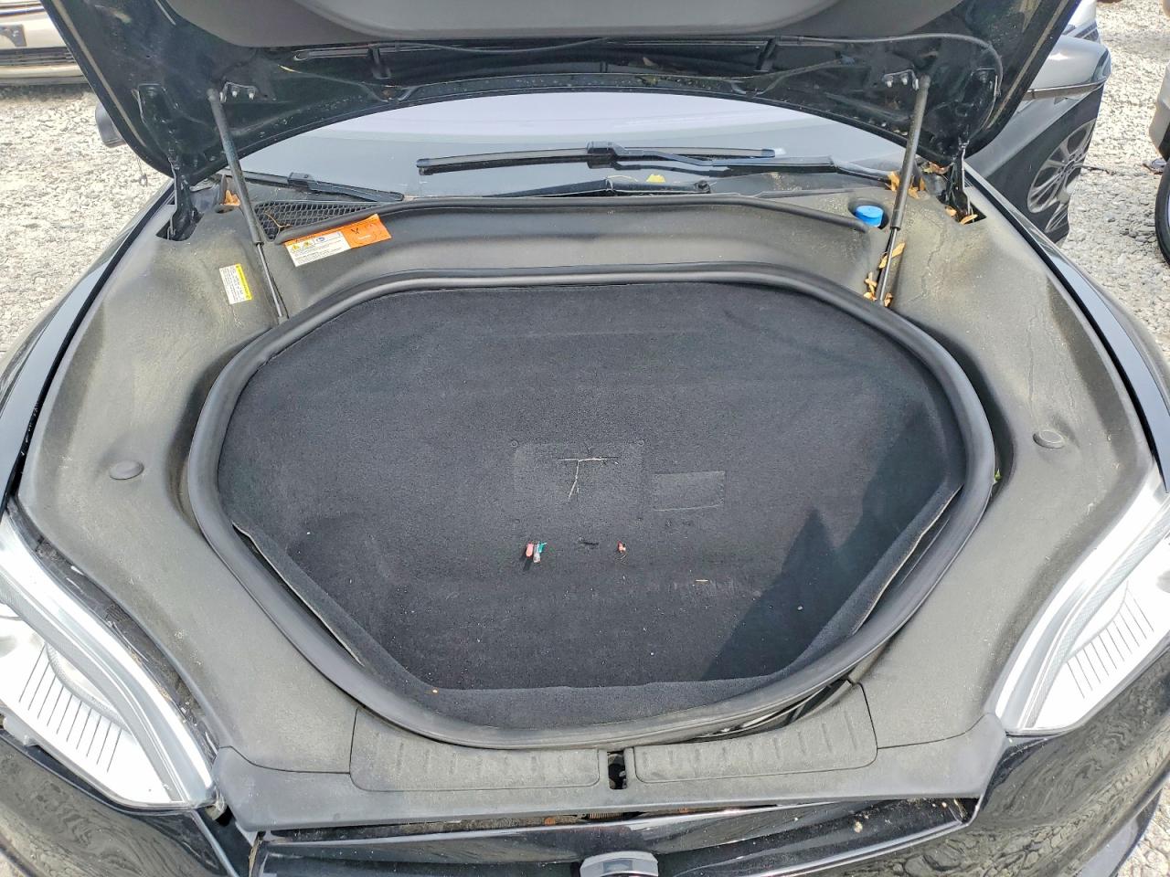 2015 Tesla Model S Черный vin: 5YJSA1E4XFF112726