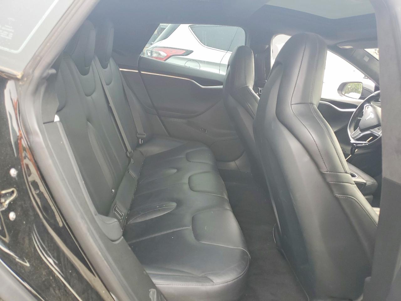 2015 Tesla Model S Черный vin: 5YJSA1E4XFF112726