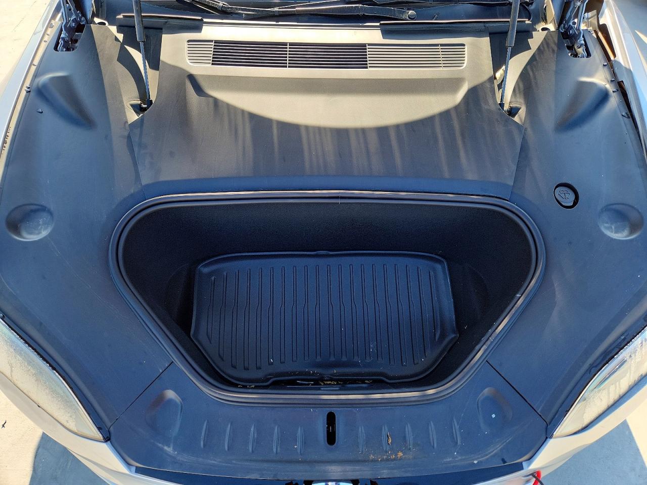2025 Tesla Model S Silver vin: 5YJSA1E58SF551202