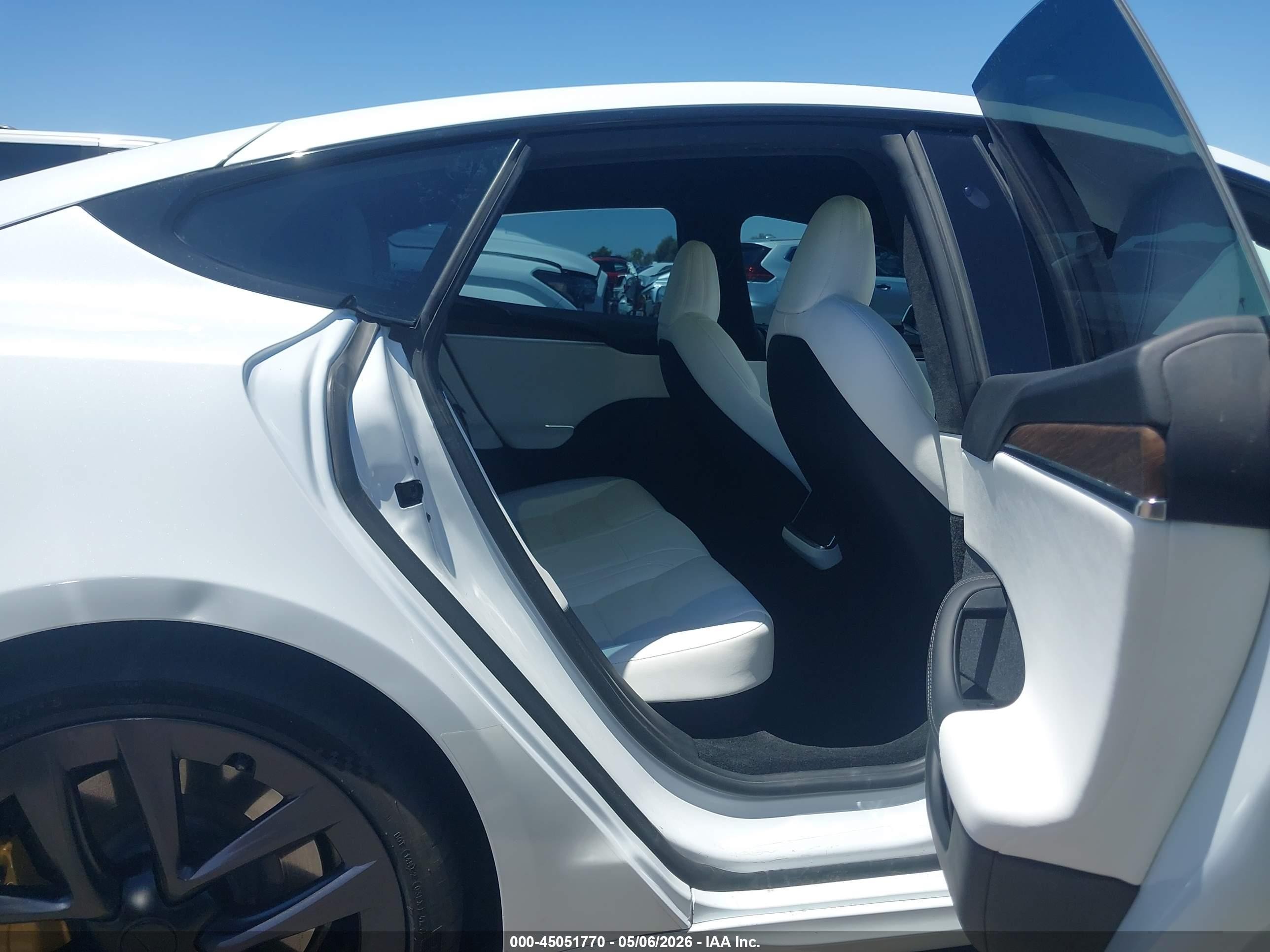 2022 Tesla Model S Dual Motor All-wheel Drive White vin: 5YJSA1E59NF462484