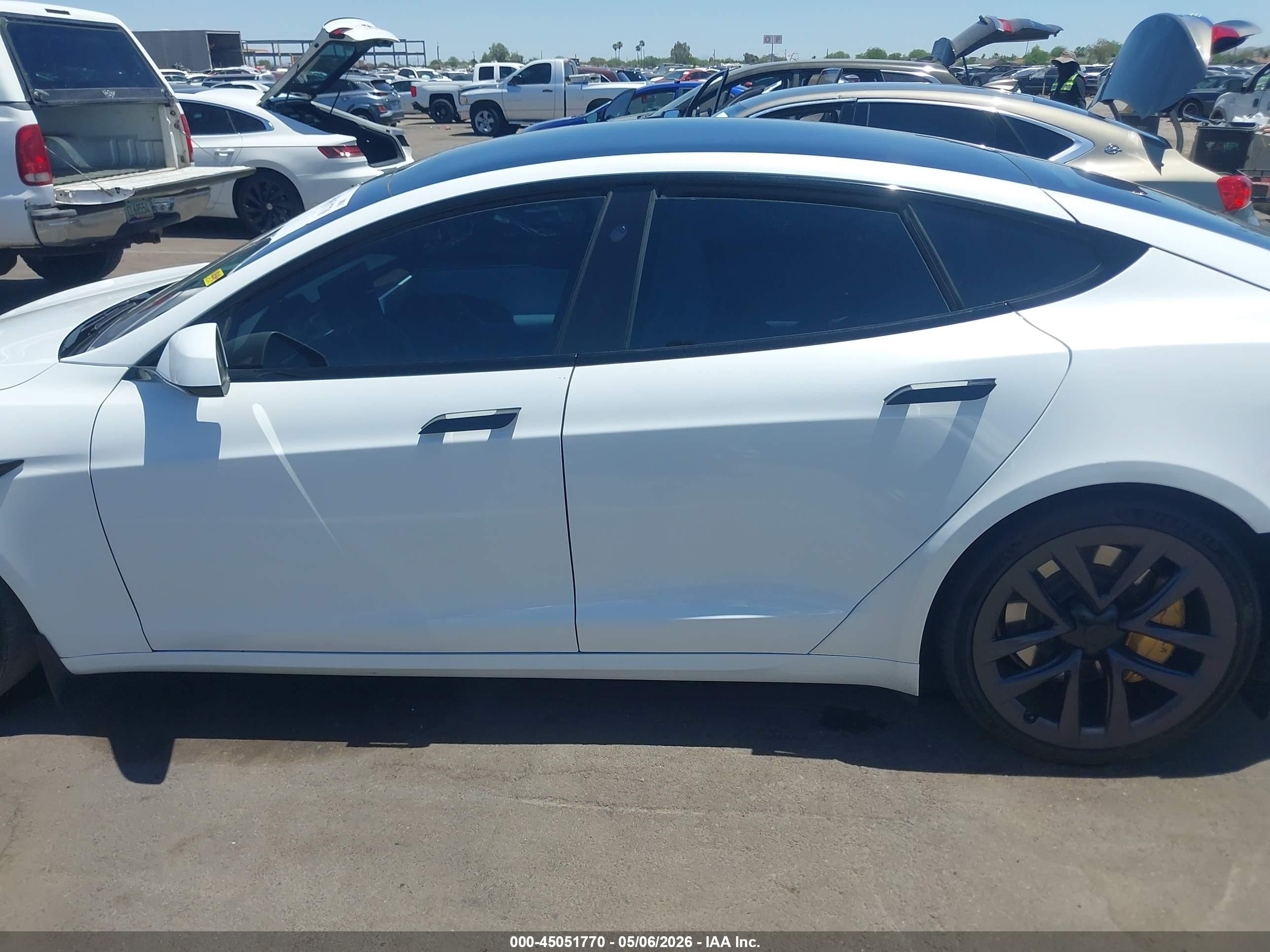 2022 Tesla Model S Dual Motor All-wheel Drive White vin: 5YJSA1E59NF462484