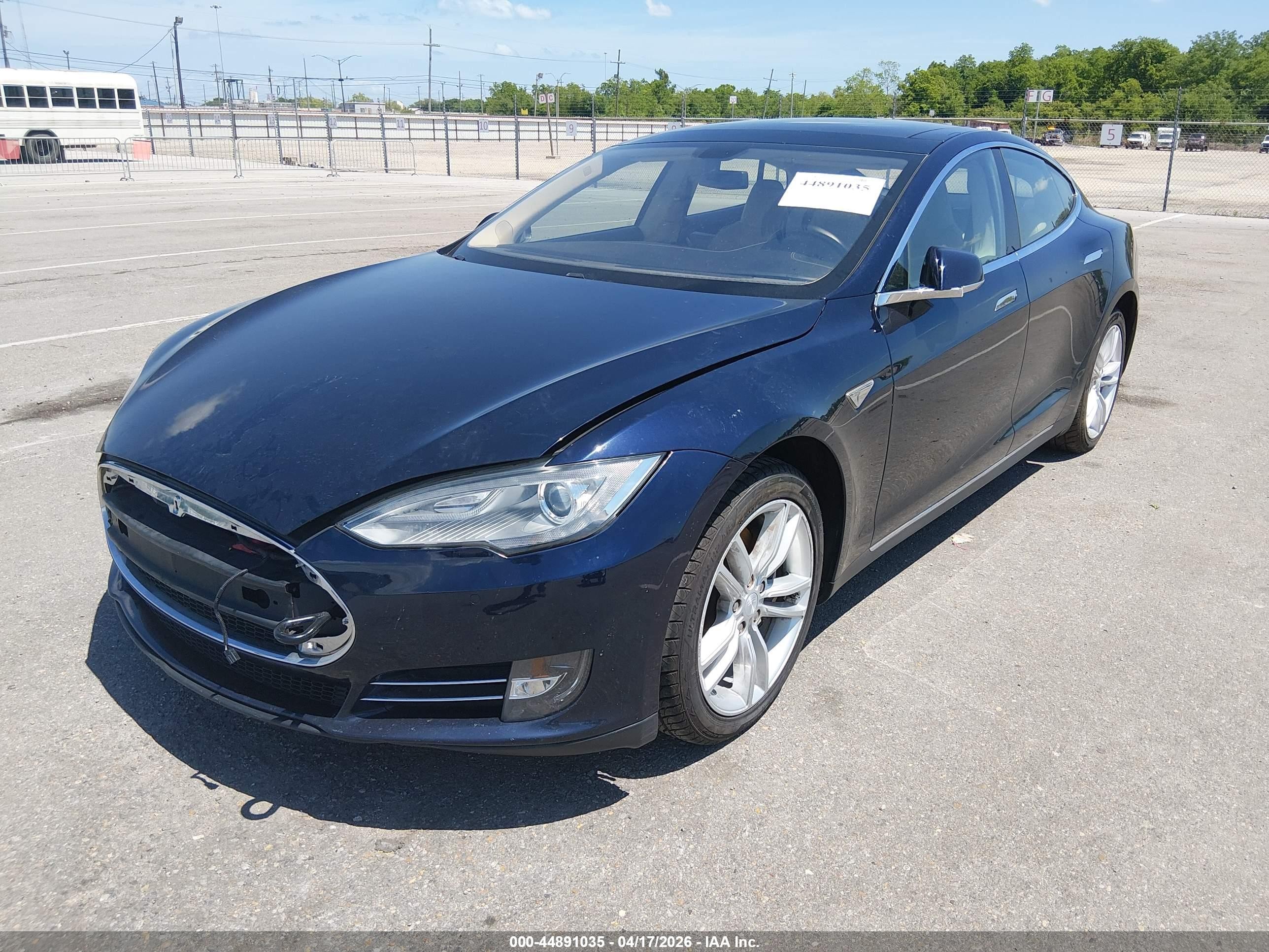 2014 Tesla Model S P85 Синий vin: 5YJSA1H10EFP43579
