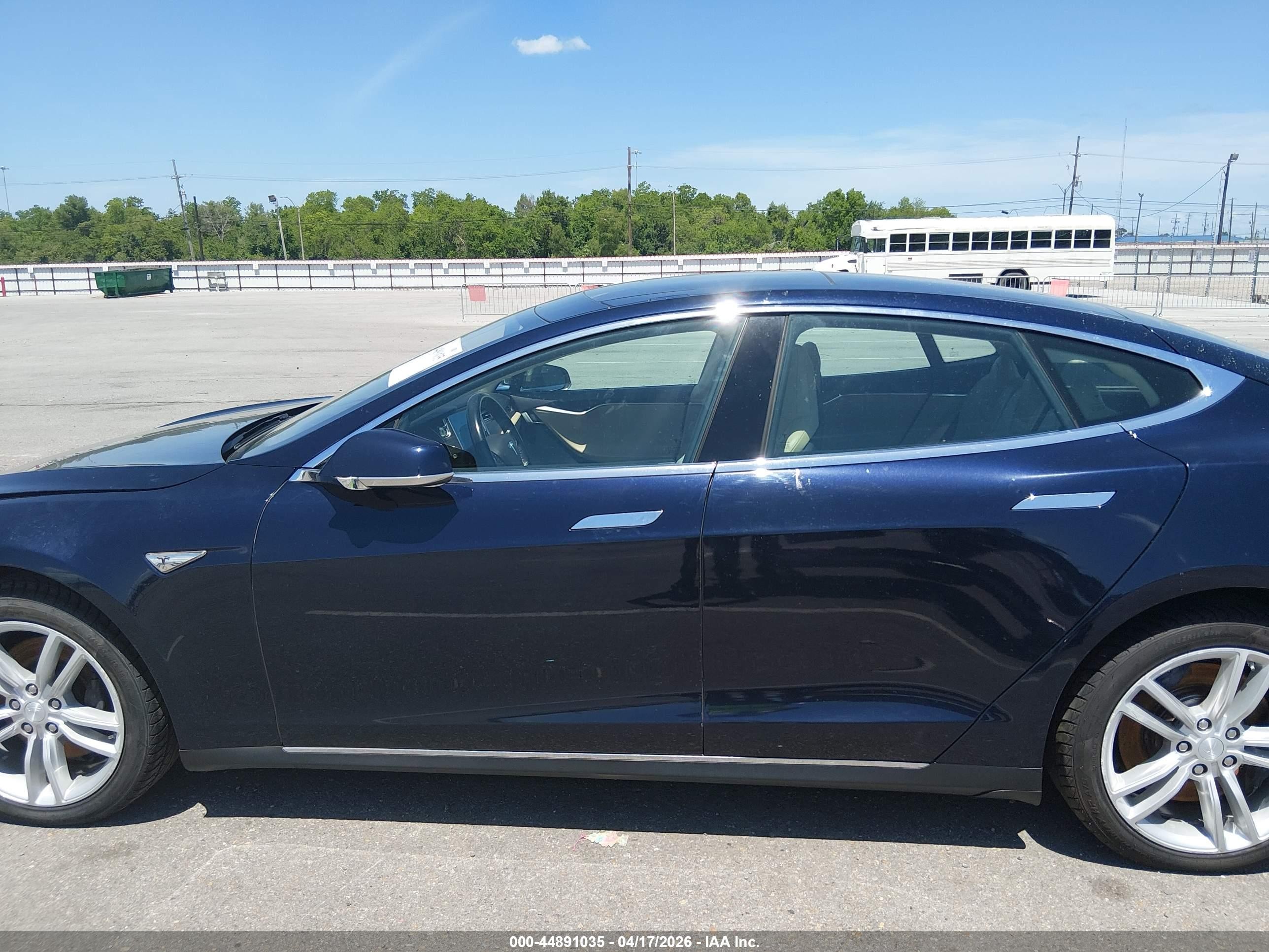 2014 Tesla Model S P85 Синий vin: 5YJSA1H10EFP43579