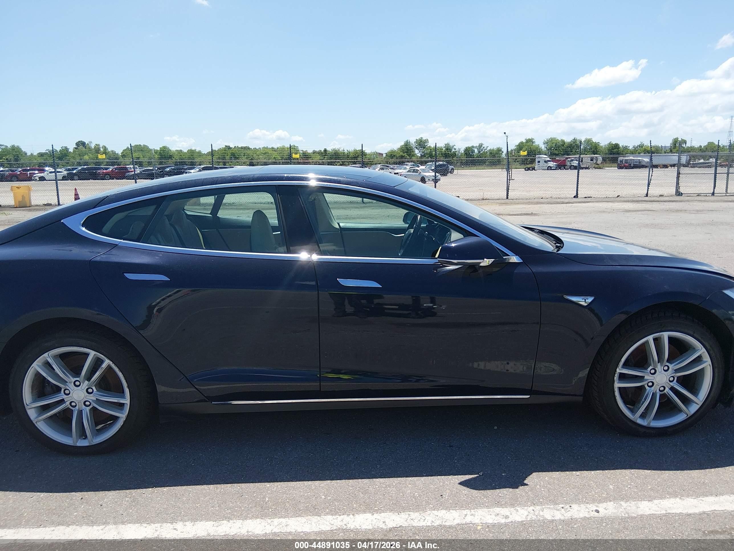 2014 Tesla Model S P85 Синий vin: 5YJSA1H10EFP43579