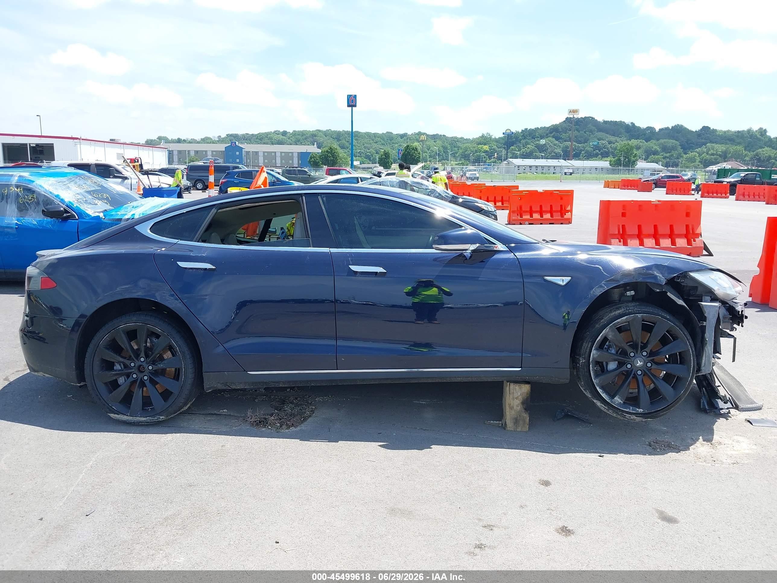 2014 Tesla Model S P85 Dark Blue vin: 5YJSA1H10EFP49088
