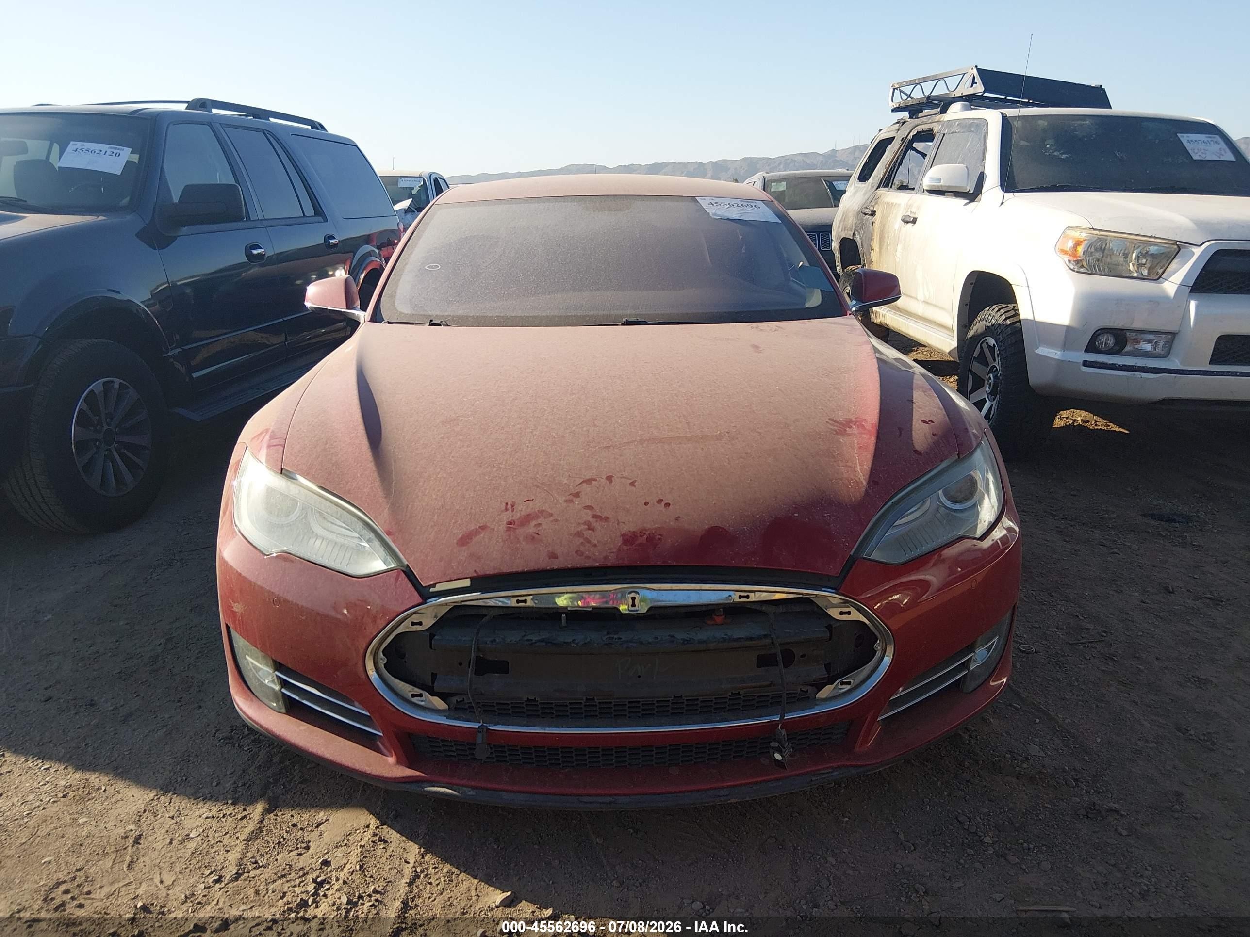 2014 Tesla Model S P85 Красный vin: 5YJSA1H11EFP45017