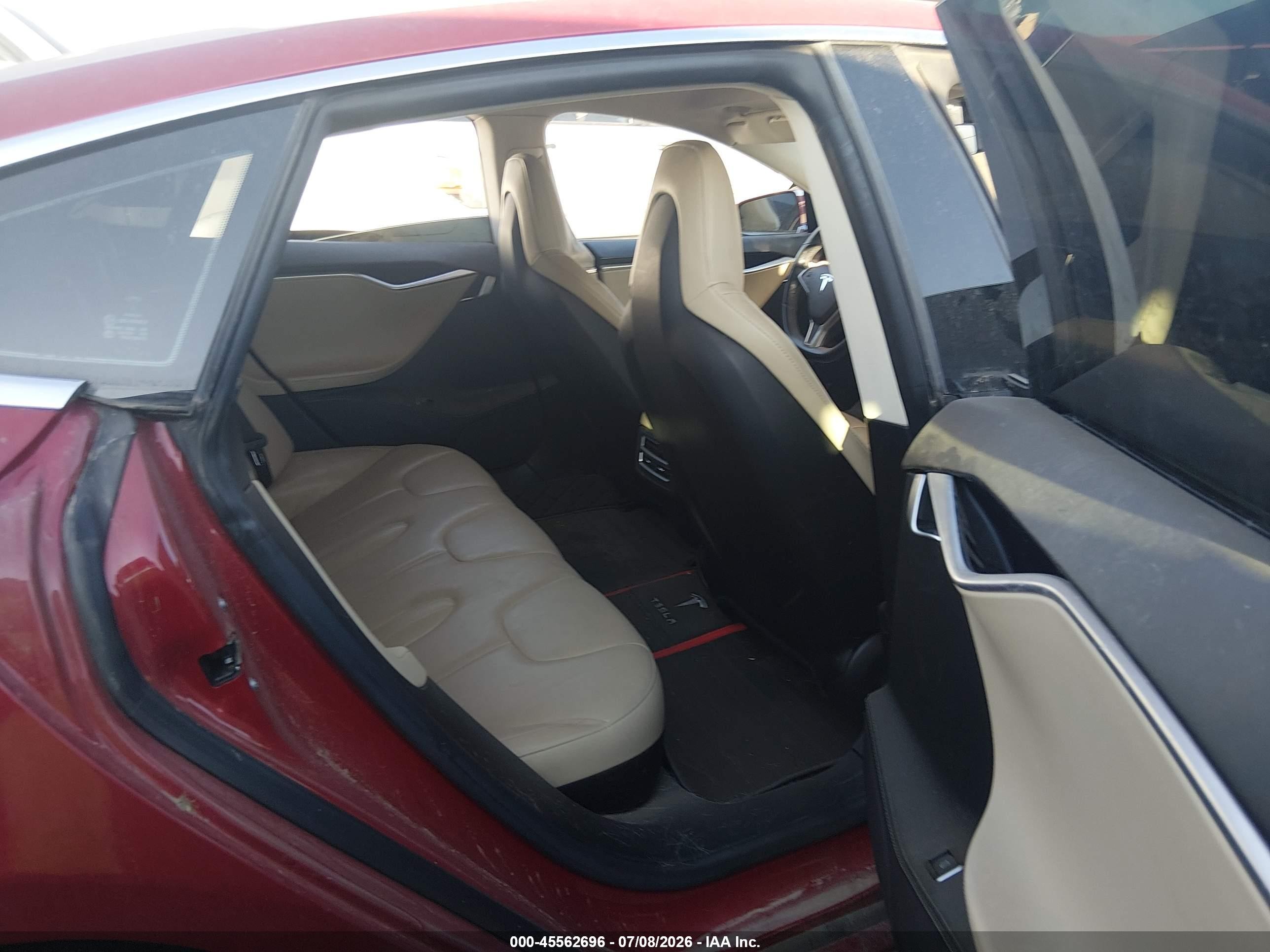 2014 Tesla Model S P85 Красный vin: 5YJSA1H11EFP45017