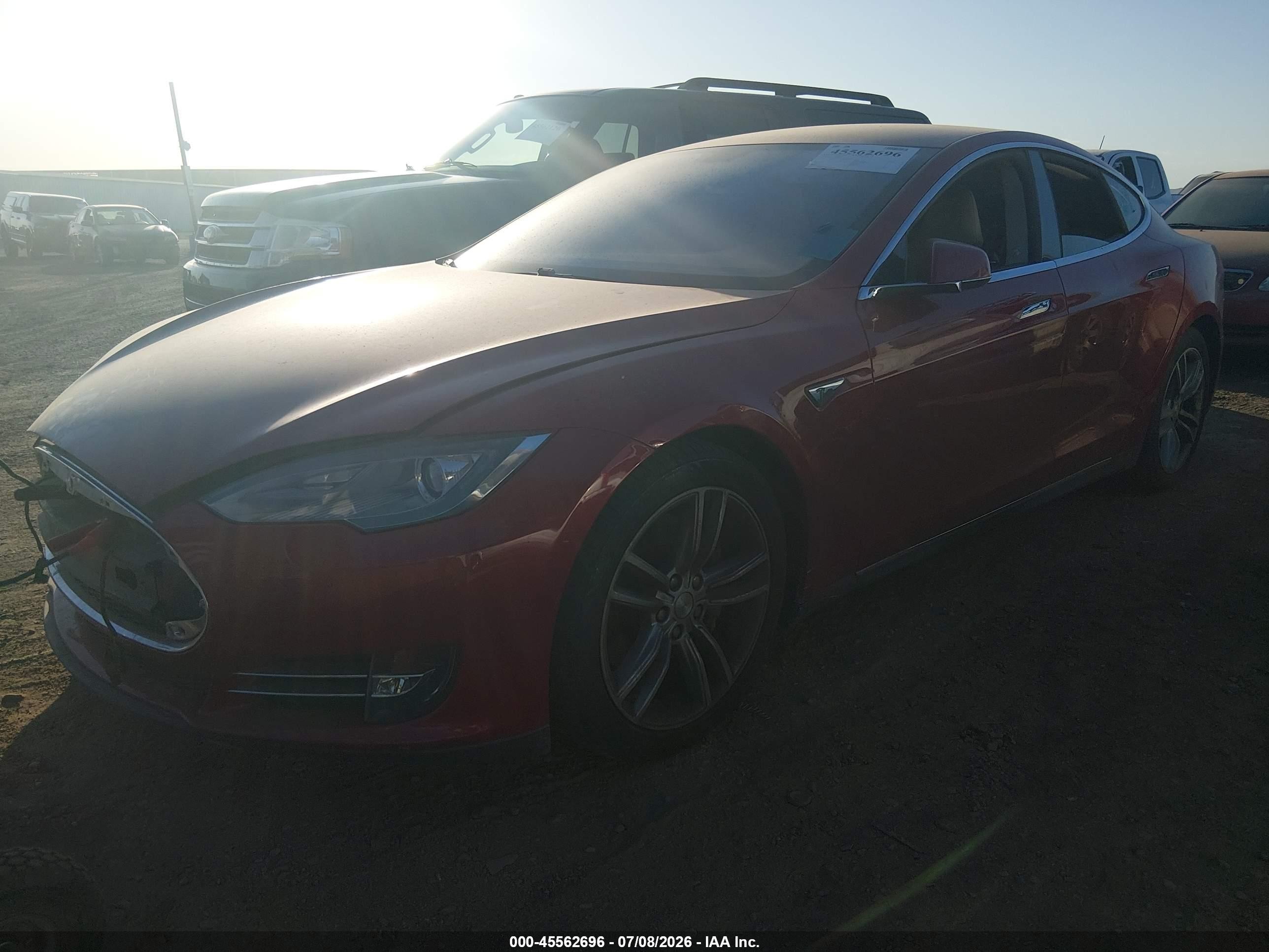 2014 Tesla Model S P85 Красный vin: 5YJSA1H11EFP45017